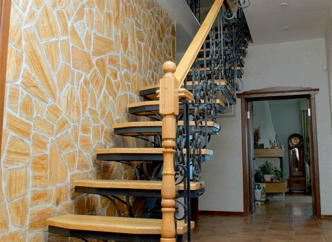 Кованая лестница для частного коттеджа КЛ-007