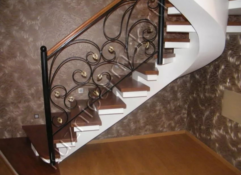 Кованая лестница с завитками и листочками КЛ-032