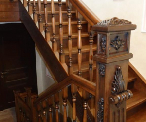 Деревянные лестницы с ковкой №43