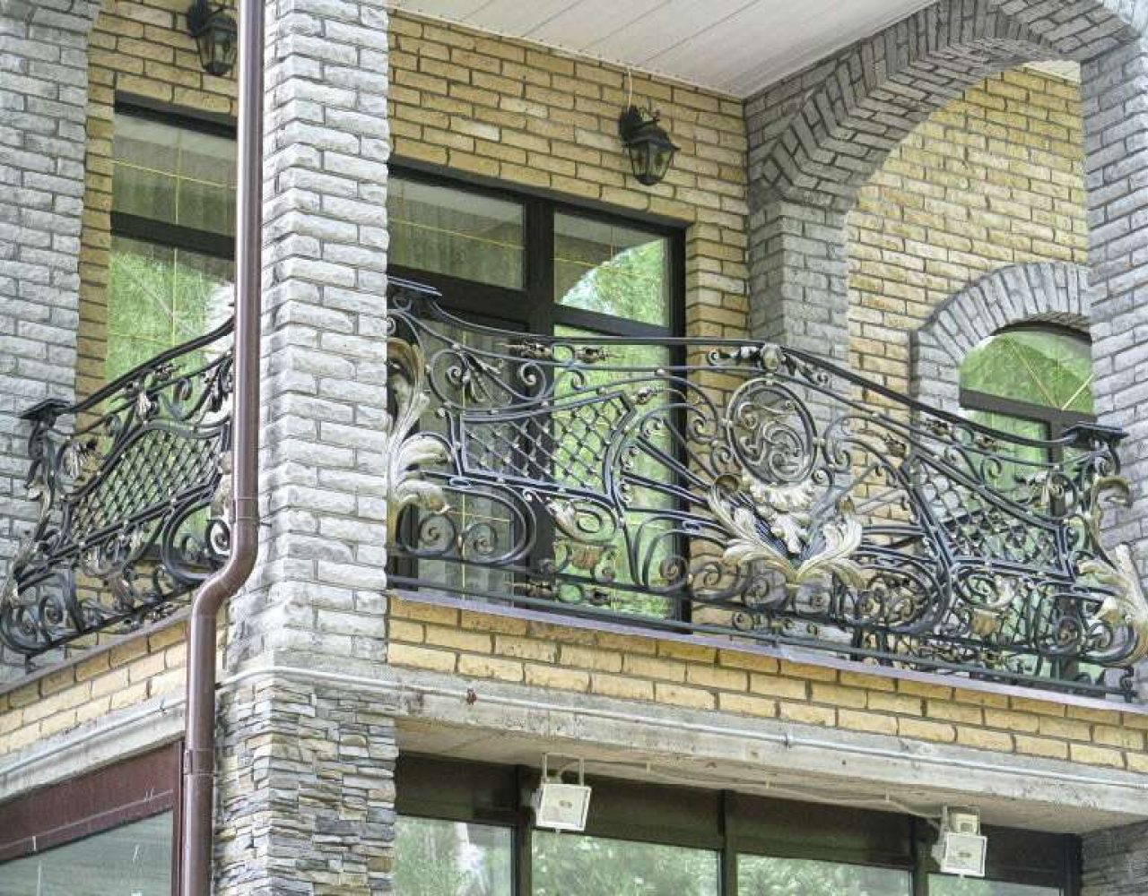 Дизайнерский кованый балкон КБ-068