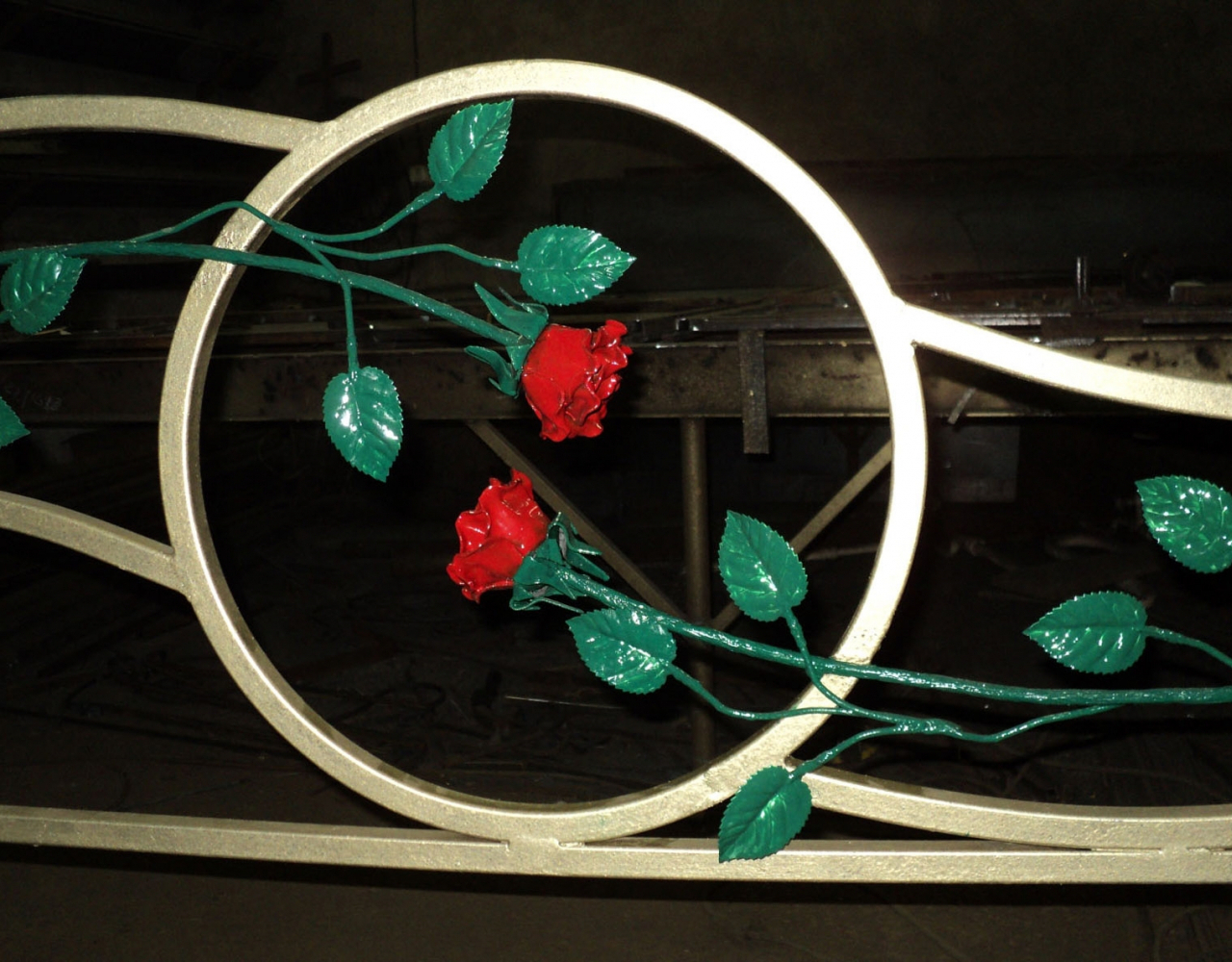 Покрашенные кованые розы для декорирования КЦВ-057