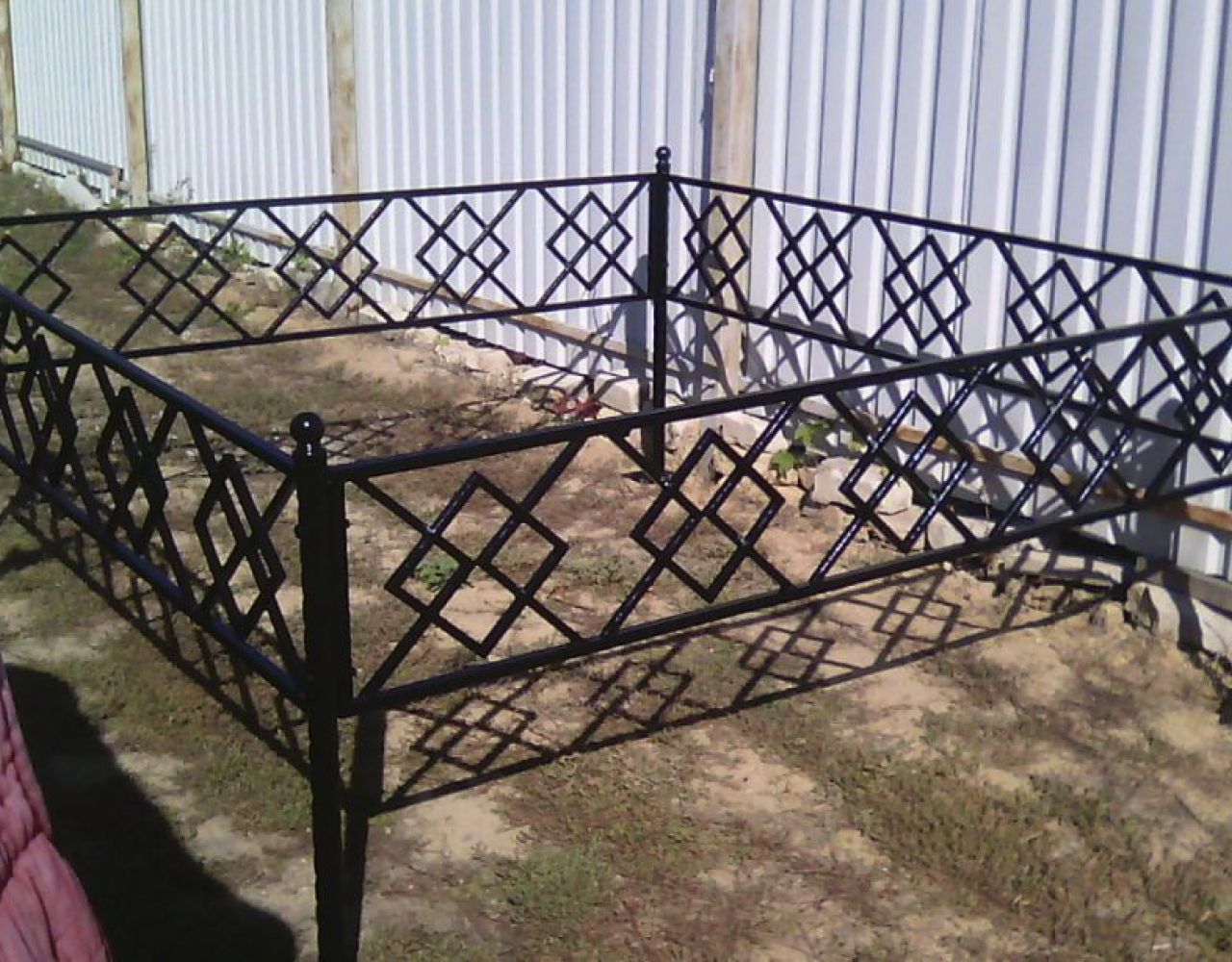 Кованая черная ограда с ромбами РК-096