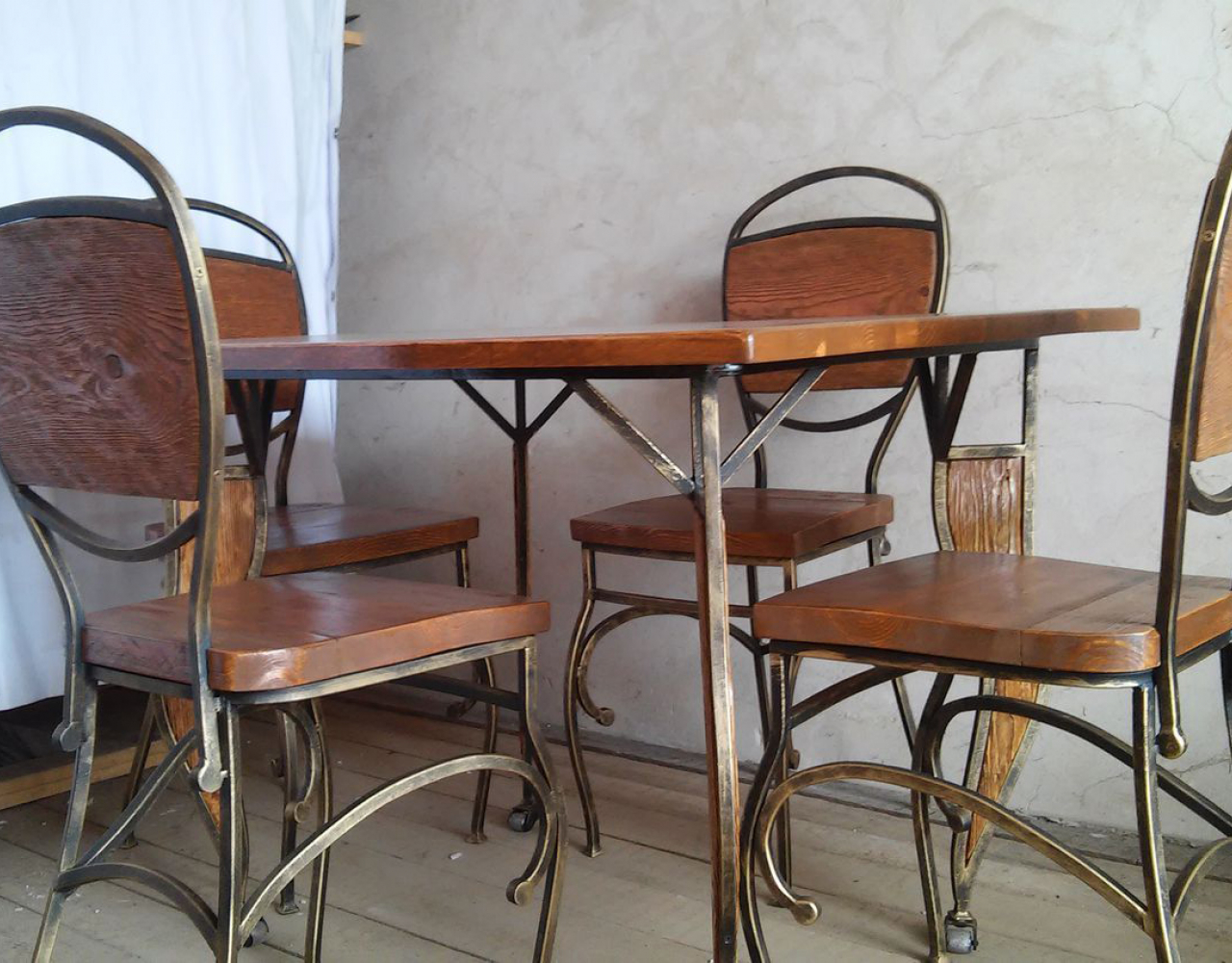 Кованые деревянные стулья и стол СТЛ-124