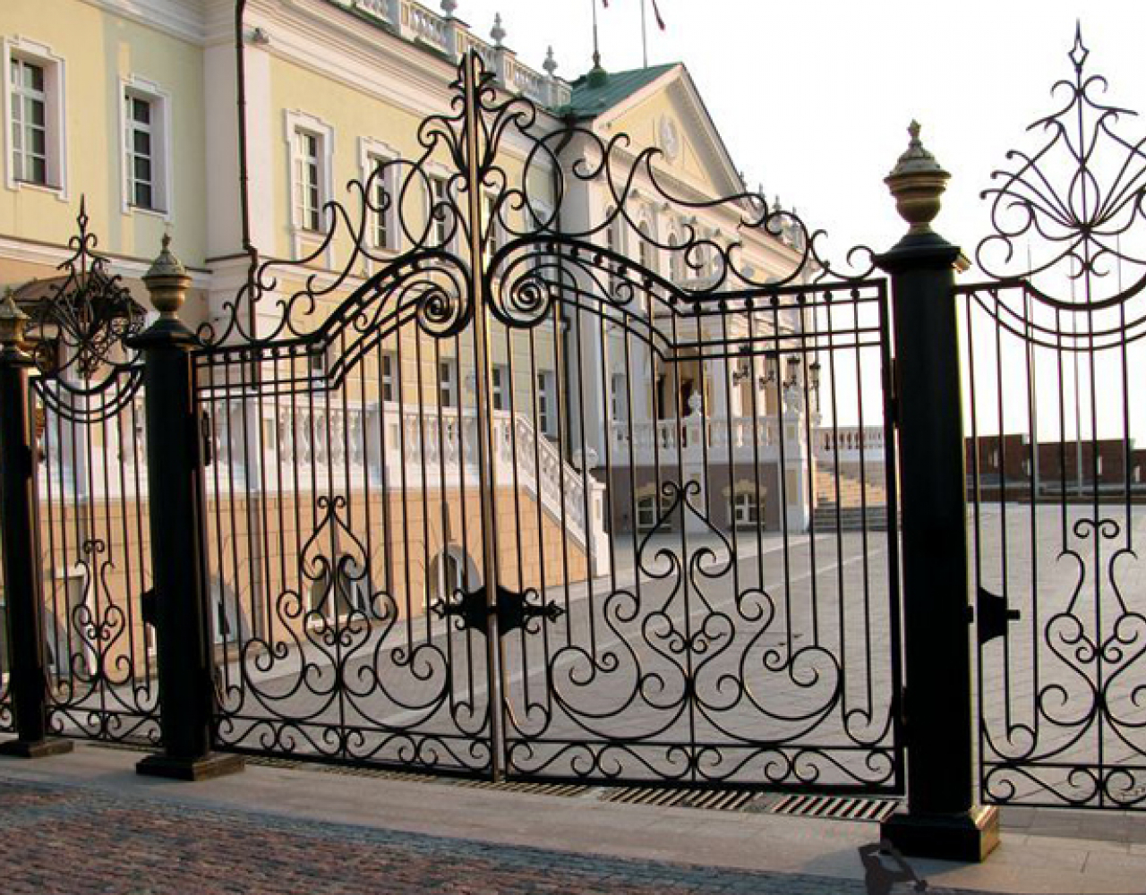 Открытые кованые ворота для поместья ВО-004