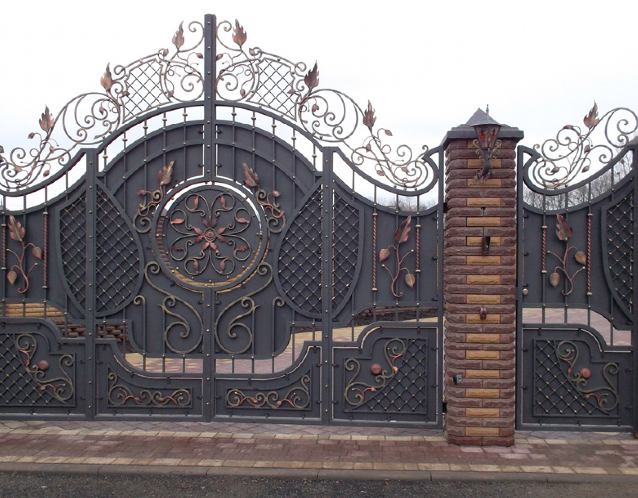 Арочные кованые ворота для загородного дома ВО-006