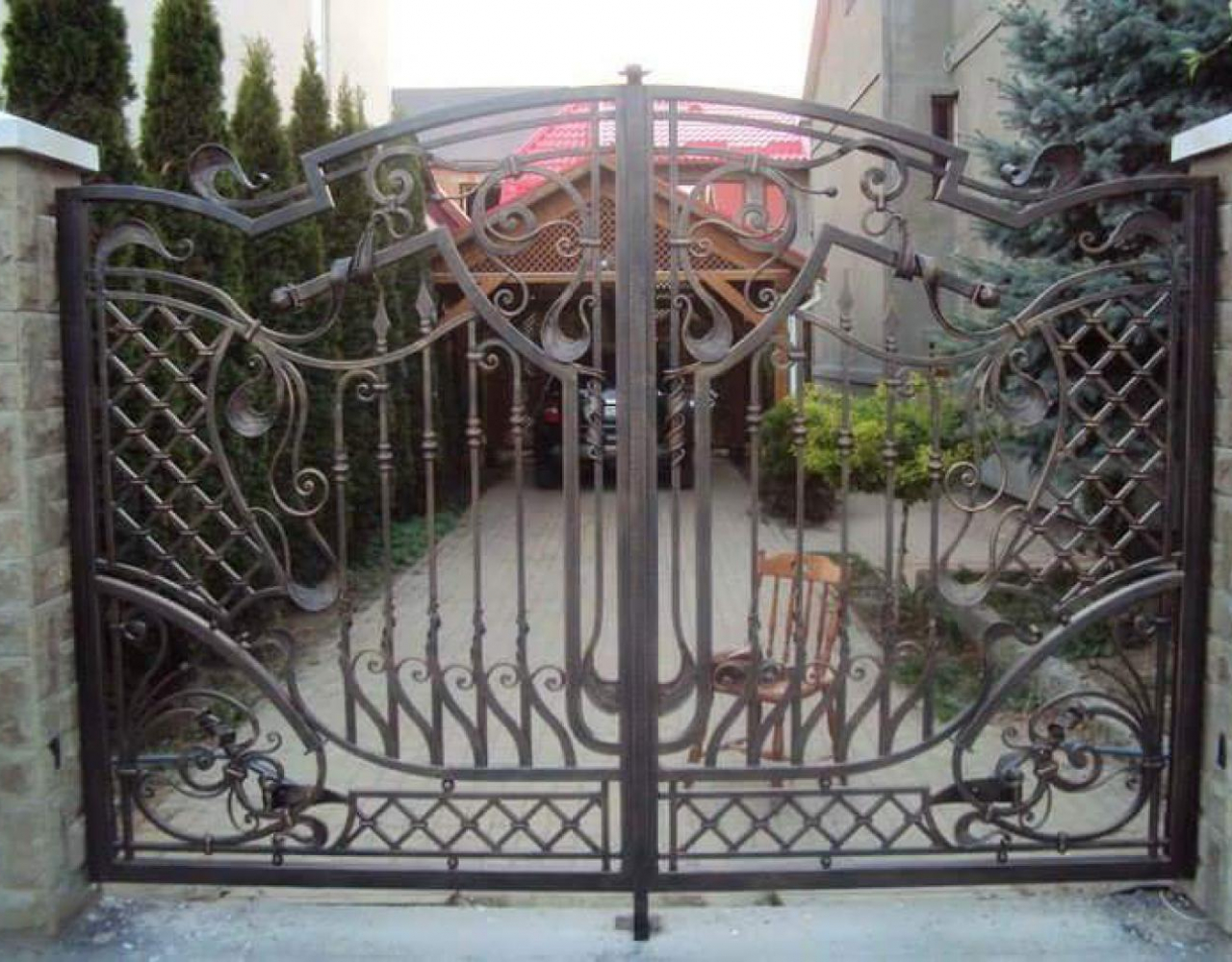 Открытые красивые кованые ворота ВО-089