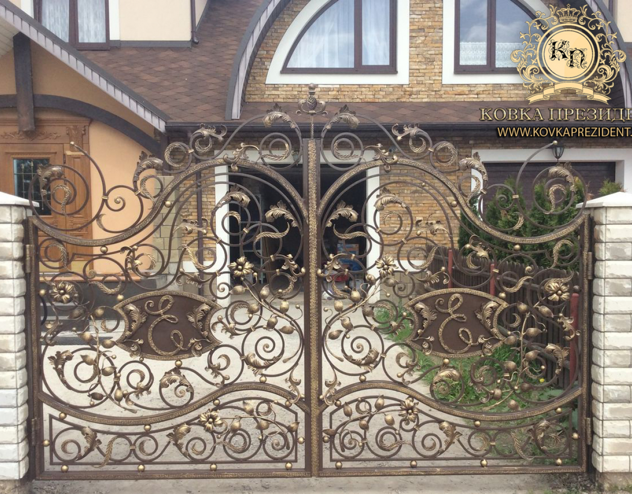 Кованые ворота с позолоченным орнаментом ВО-096