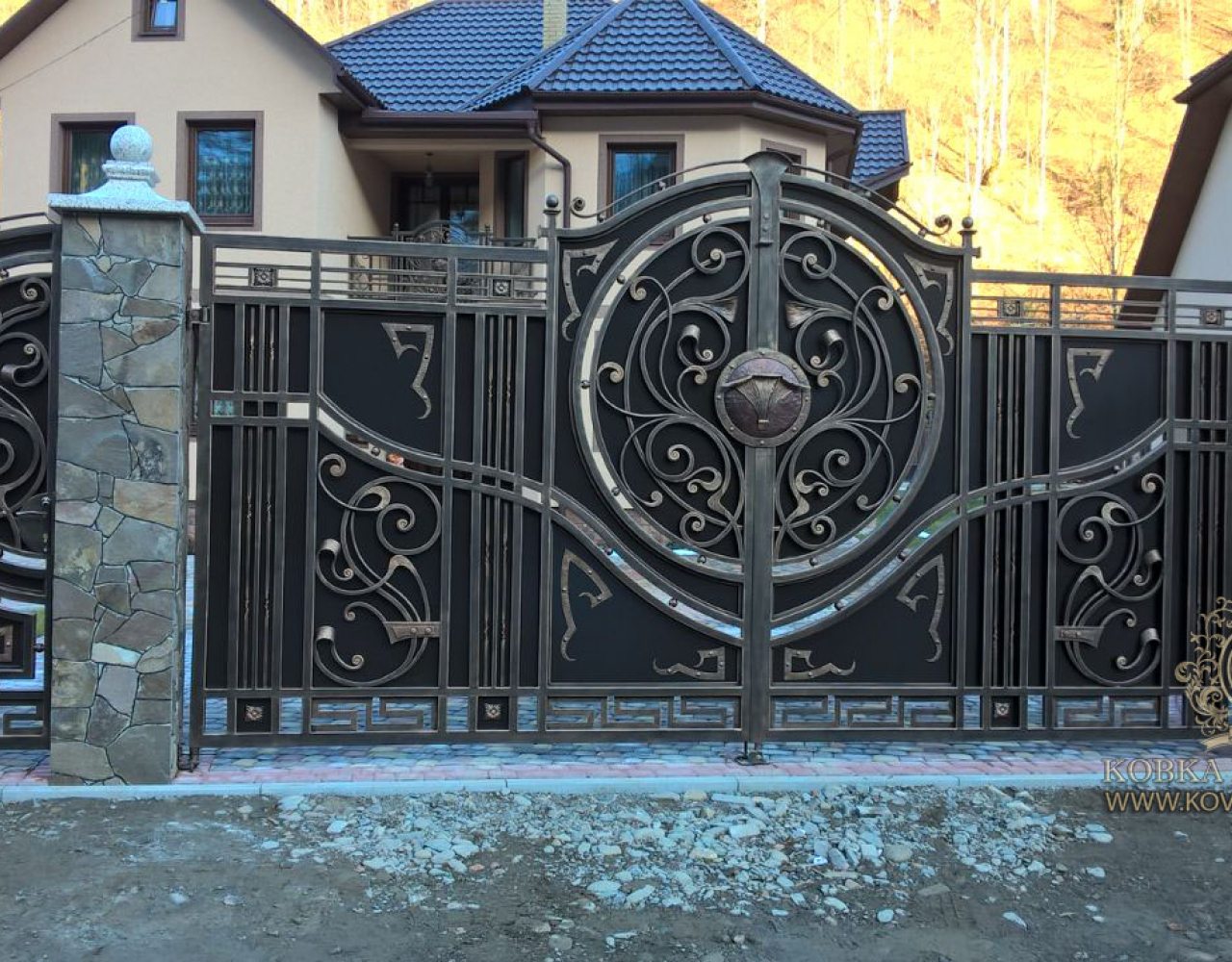 Кованые ворота с художественными элементами ВО-143