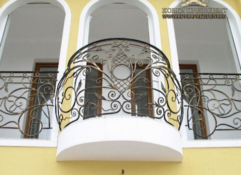 Современный оригинальный кованый балкон КБ-034