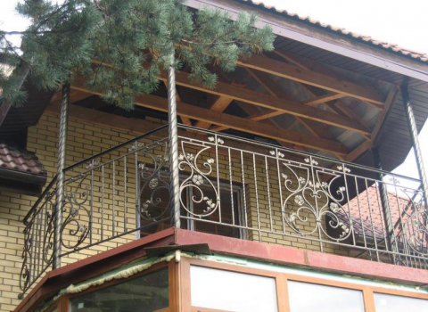 Кованый балкон с золотым покрытием КБ-041