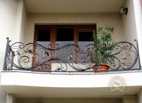 Эксклюзивный кованый балкон для частного дома КБ-004