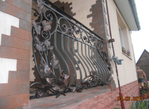 Красивый кованый балкон КБ-023
