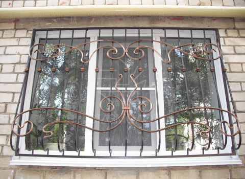 Кованая решетка на окно под бронзу КР-043