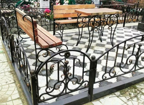 Кованые скамейки, столик и ограда на могилу РК-032