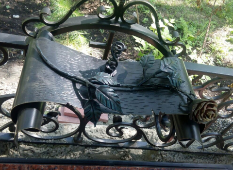 Ажурная ограда на могилу с кованой розой РК-054
