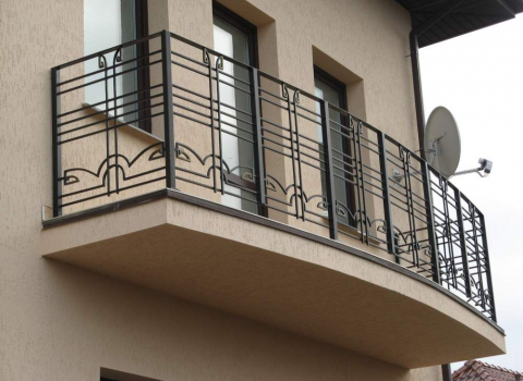 Современный кованый балкон для дома КБ-060