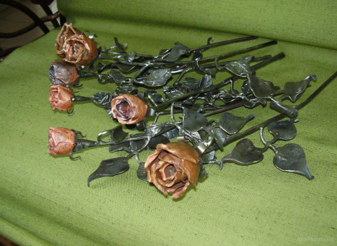 Кованые цветные розы КЦВ-022