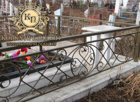 Коричневая кованая ограда на кладбище РК-080