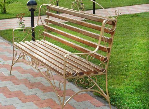 Кованая скамейка с золотым орнаментом КС-035