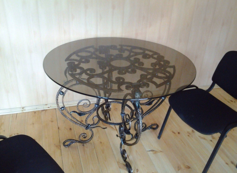 Фигурный кованый круглый столик СТЛ-114