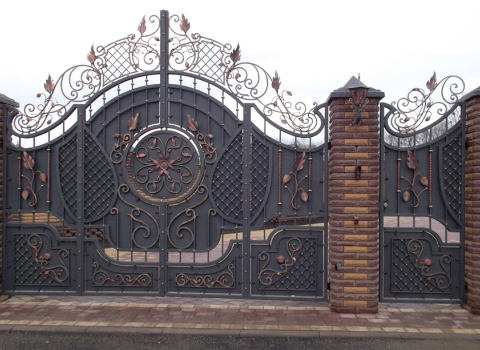 Арочные кованые ворота для загородного дома ВО-006
