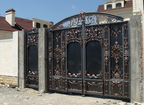Кованые ворота с золотым орнаментом ВО-018