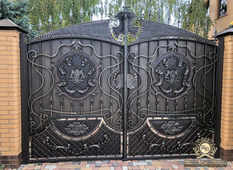 Кованые ворота с коронами ВО-024