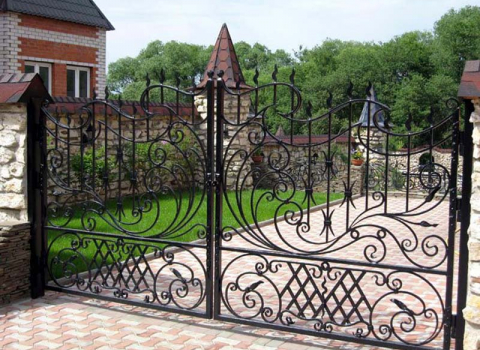 Ажурные кованые ворота для загородного участка ВО-031