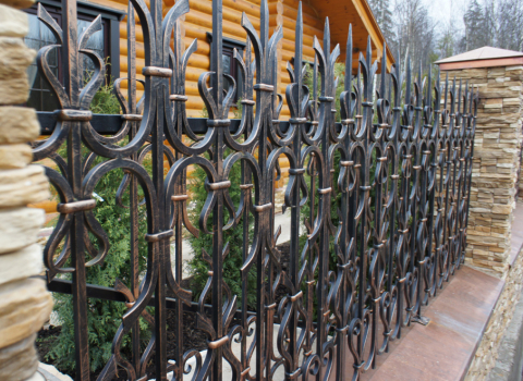 Эксклюзивный кованый забор для частного дома ЗА-023