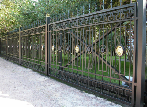 Кованый забор с розетками и львами ЗА-054