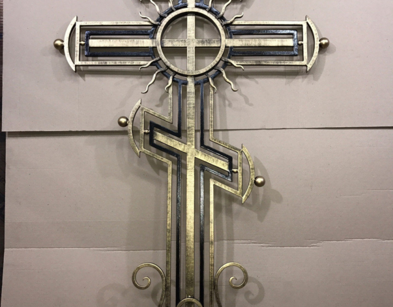 Золоченый кованый крест на могилу РК-035
