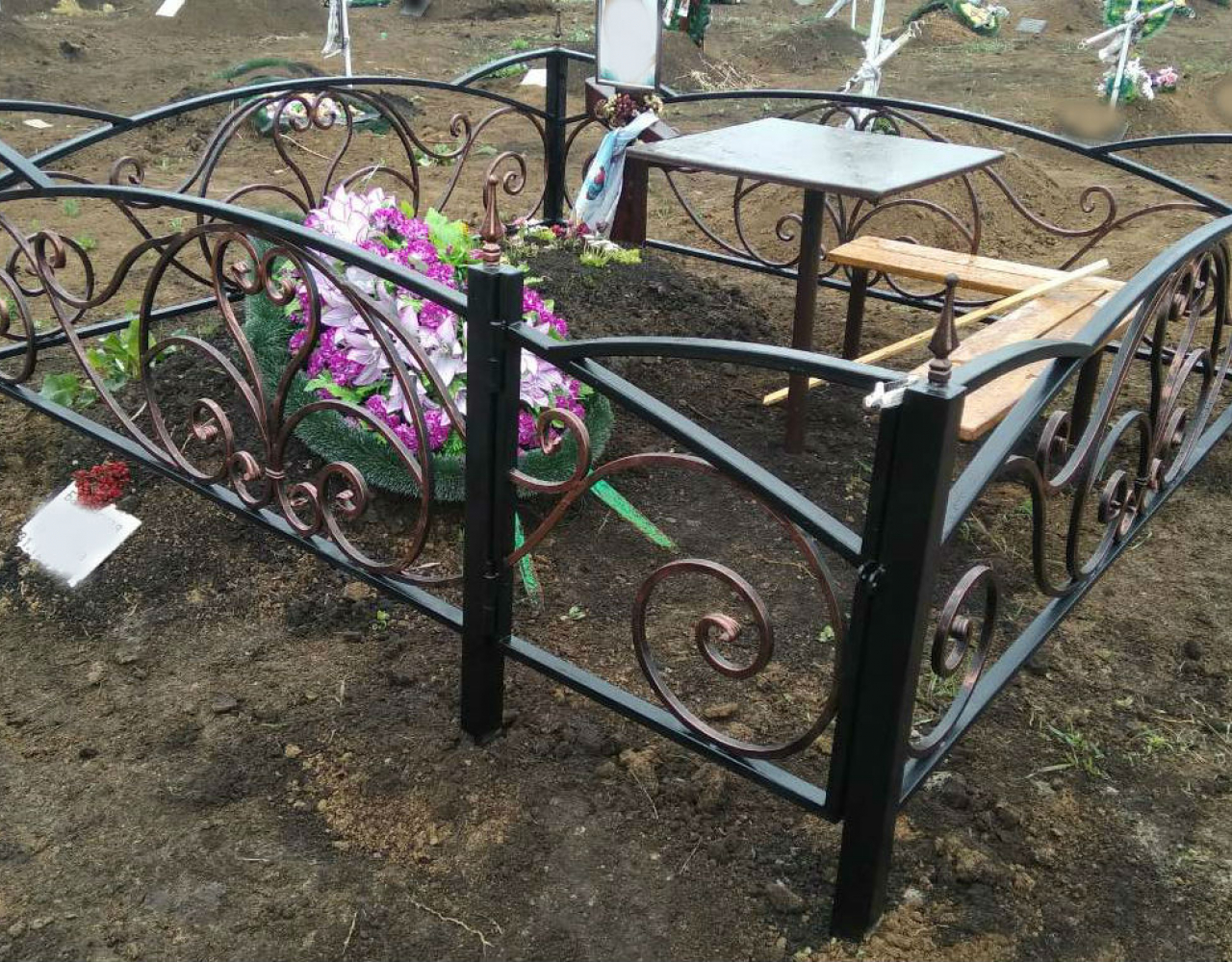 Кованая ограда на могилу арочного типа РК-050