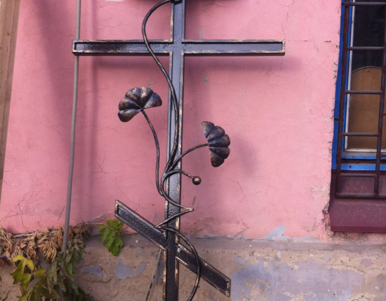 Кованый крест на могилу с веточкой РК-068