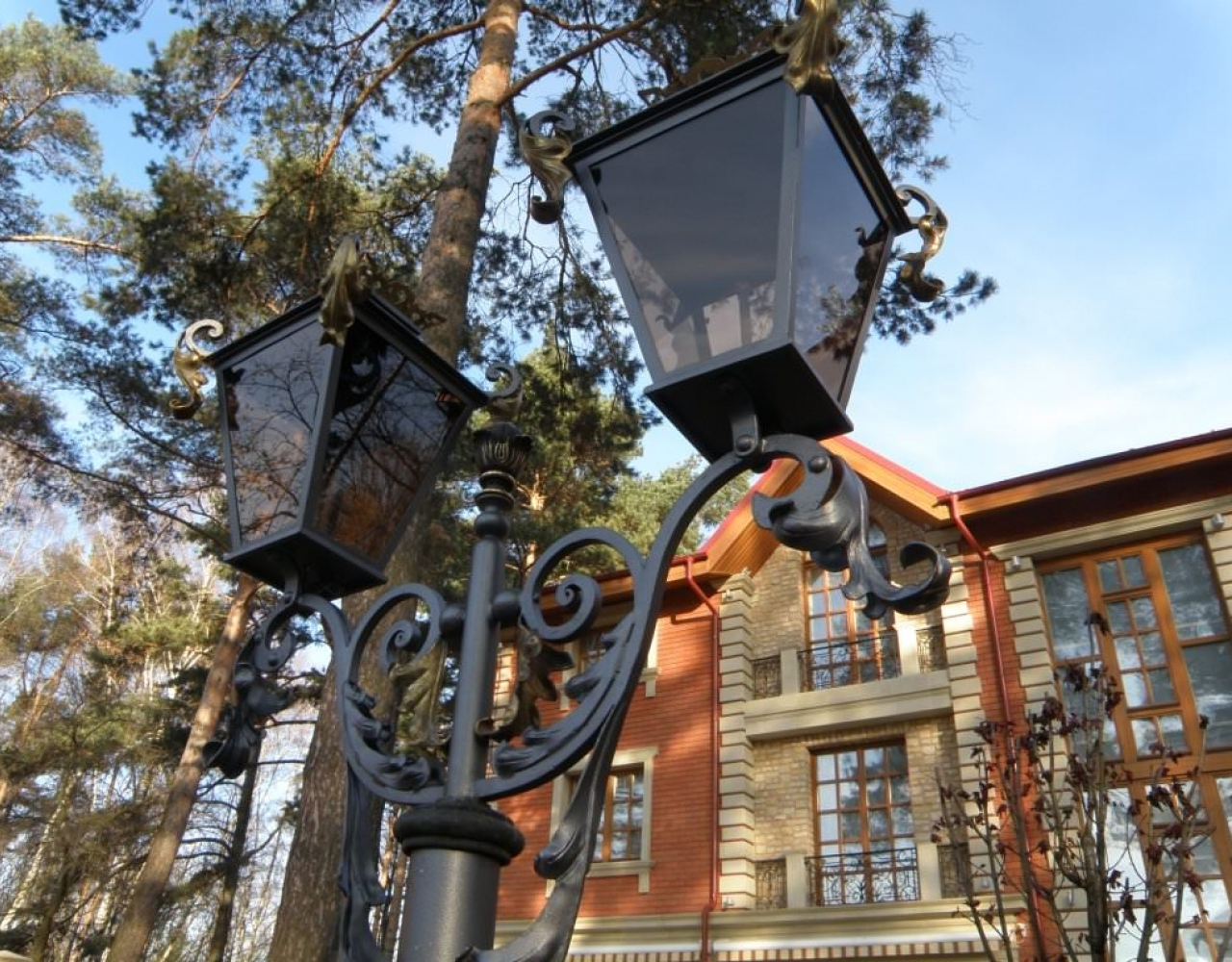 Черный кованый фонарь в парк КСФ-066