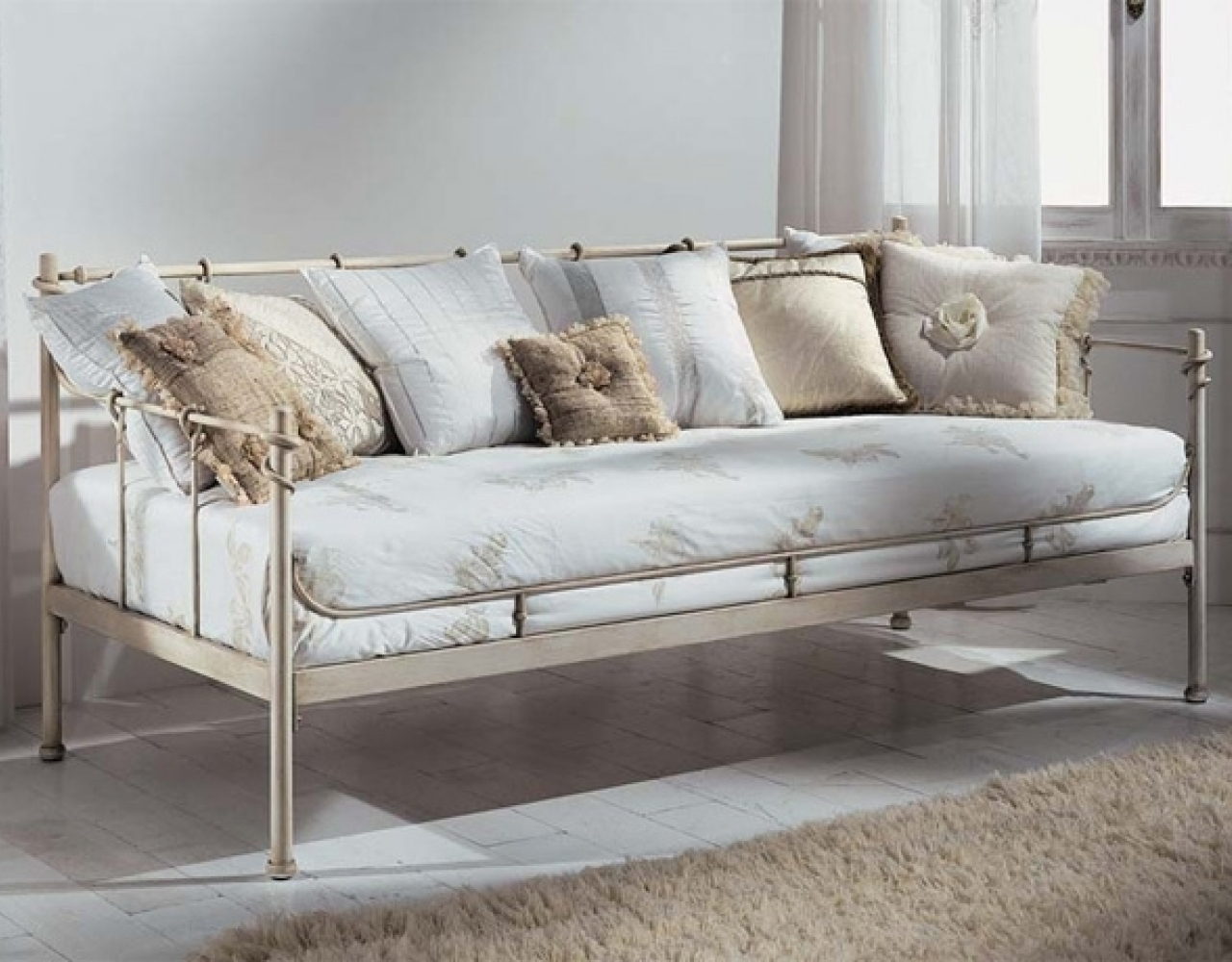 Белый кованый диван в стиле прованс ДВ-003