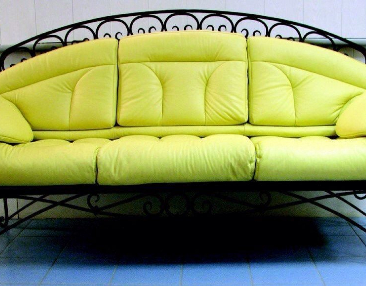 Большой кованый диван с волютами ДВ-035