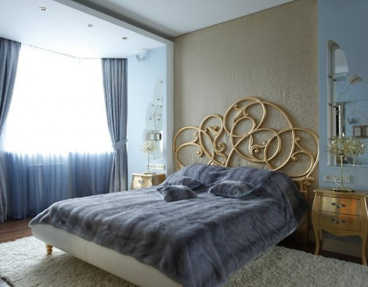 Кованая кровать с золотым изголовьем КРВ-011