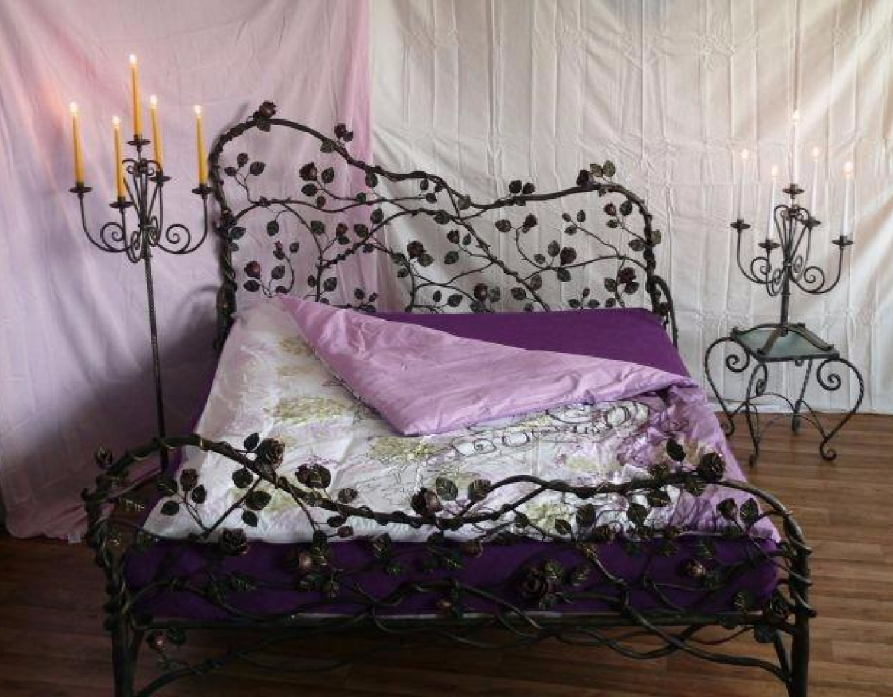 Кованая кровать с розами КРВ-015