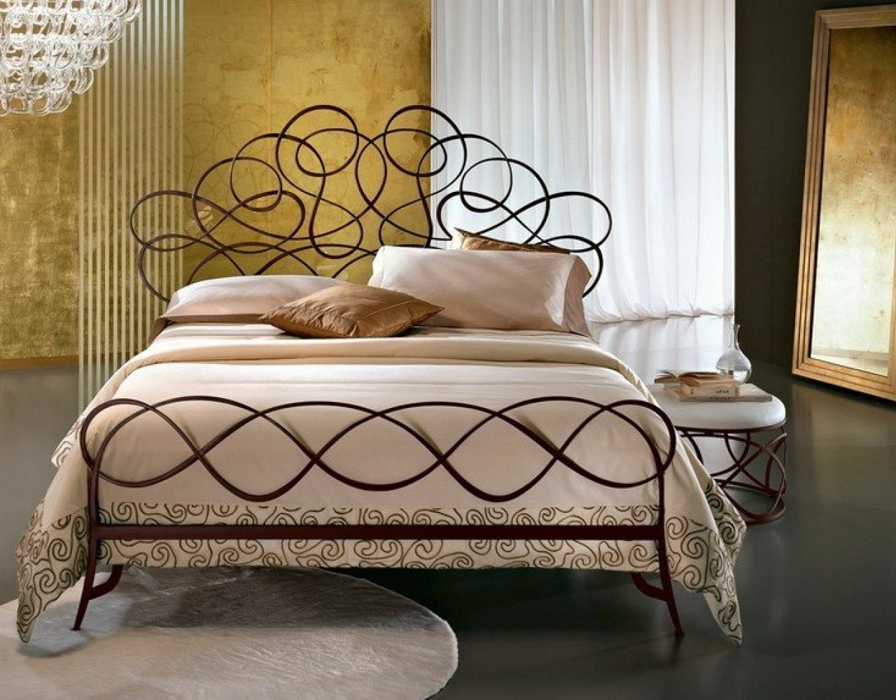 Кованая кровать с витым орнаментом КРВ-031