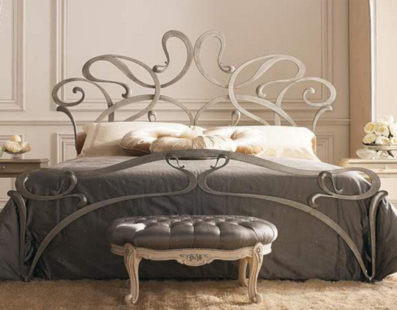 Белая дизайнерская кованая кровать КРВ-093