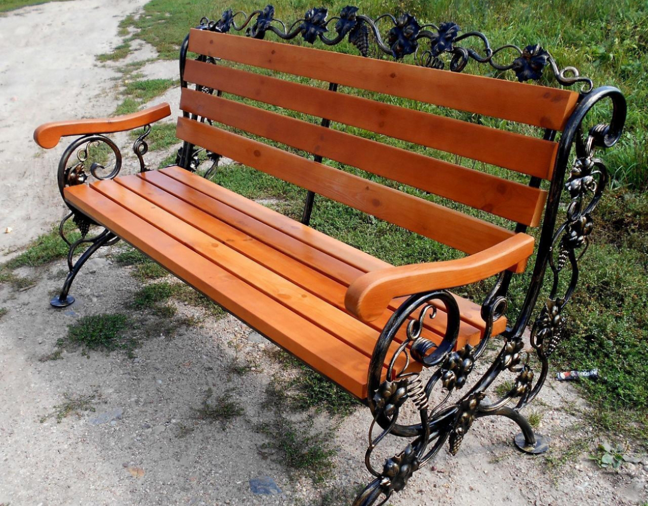Кованая скамейка с виноградной лозой КС-051
