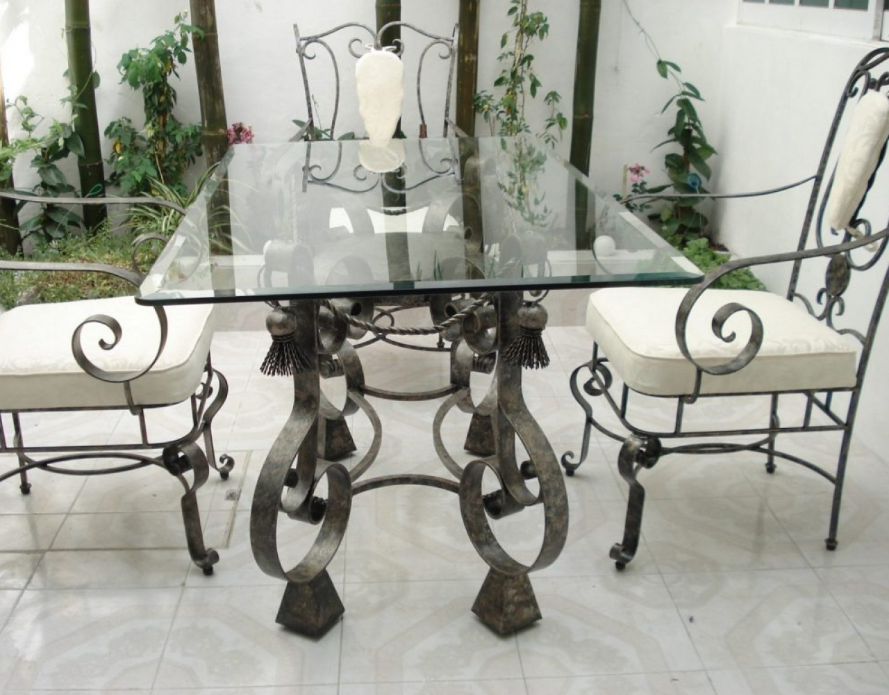 Кованый стол и стулья оригинального дизайна СТЛ-051
