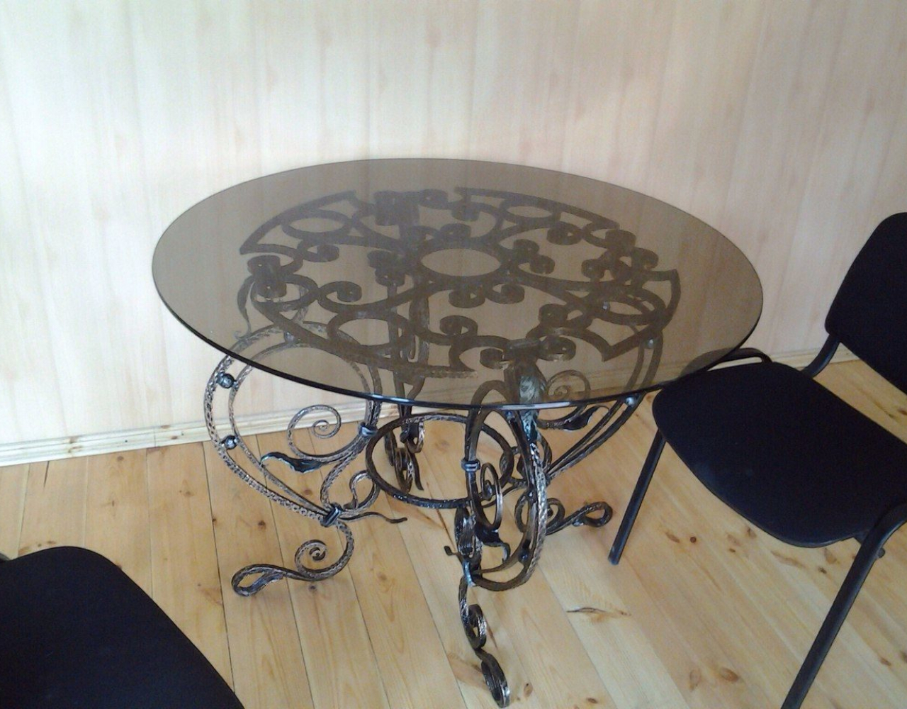 Фигурный кованый круглый столик СТЛ-114