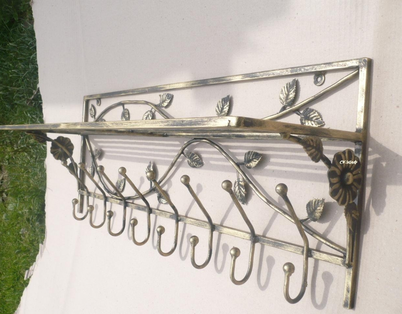 Кованая вешалка с листочками под серебро КВШ-013