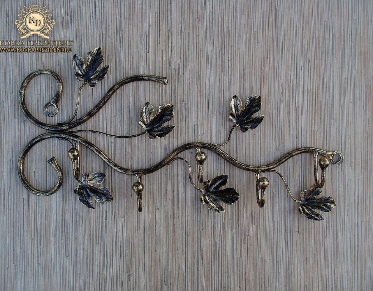 Кованая вешалка с орнаментом из листьев КВШ-080