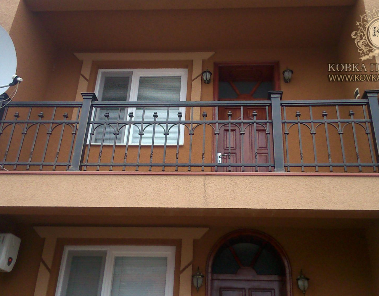 Прямой секционный кованый балкон КБ-050