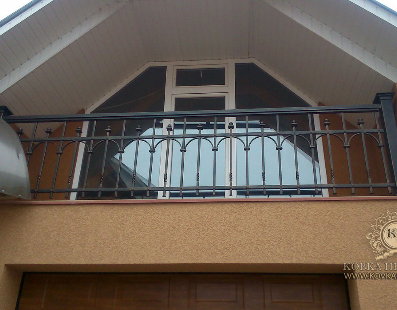 Прямой секционный кованый балкон КБ-050