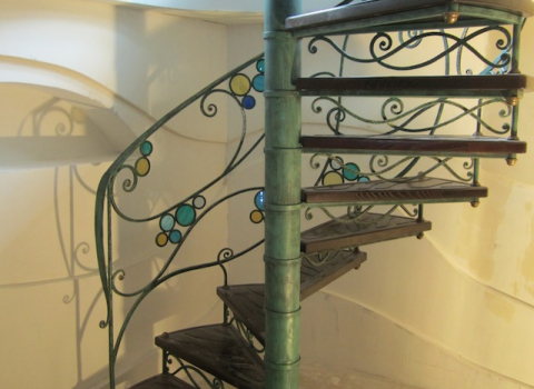 Кованая винтовая лестница для дома КЛ-001