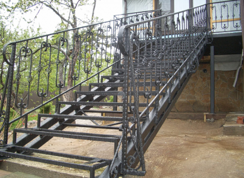 Кованая лестница на террасу КЛ-059