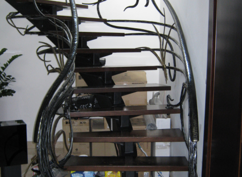 Кованая лестница в стиле модерн КЛ-098